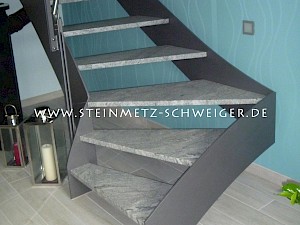 Innentreppe auf Metallwange