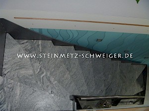 Innentreppe auf Metallwange