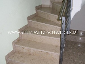 Innentreppe aus Jura Kalkstein - Oberfläche satiniert