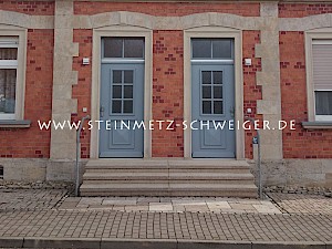 Außentreppe aus gelben Granit