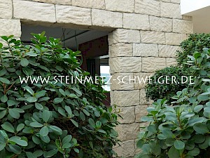 auch Ecksteine aus Sandstein sind möglich